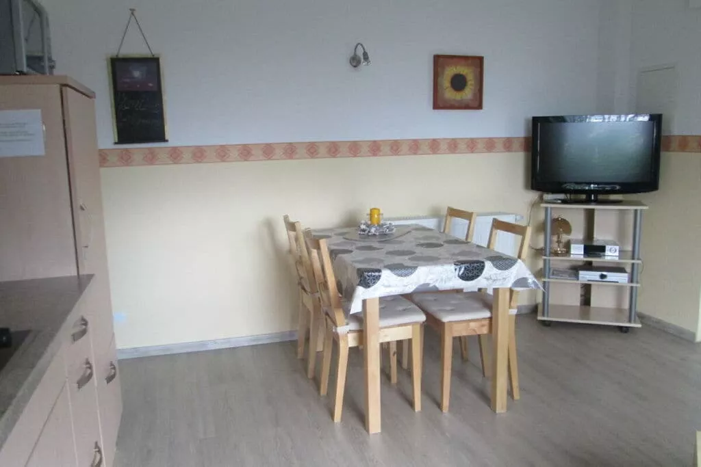 49650-Dining room