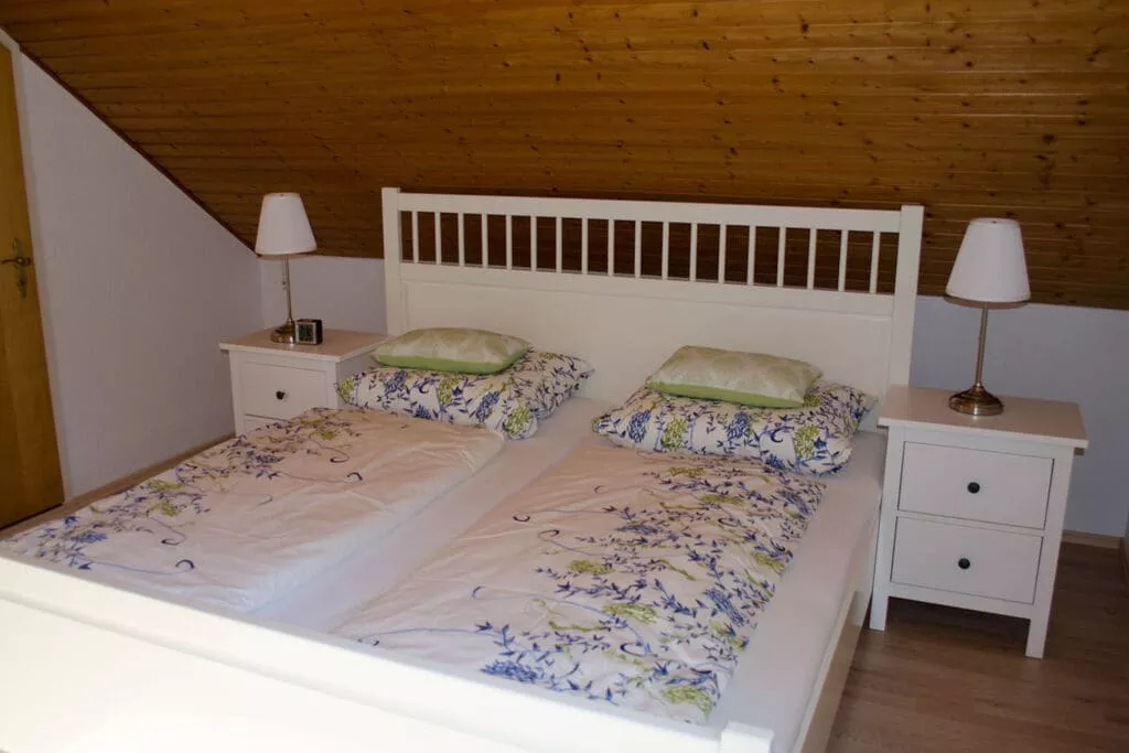 138782-Bedroom