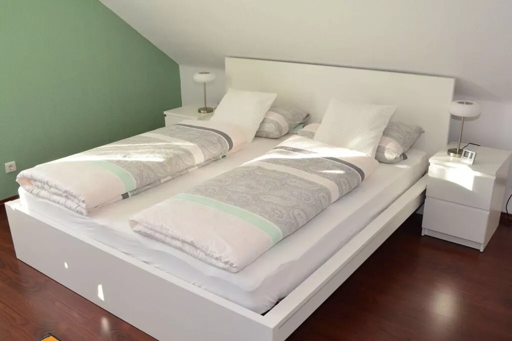 138782-Bedroom