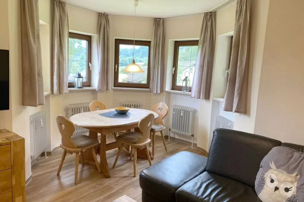 451522-Esszimmer