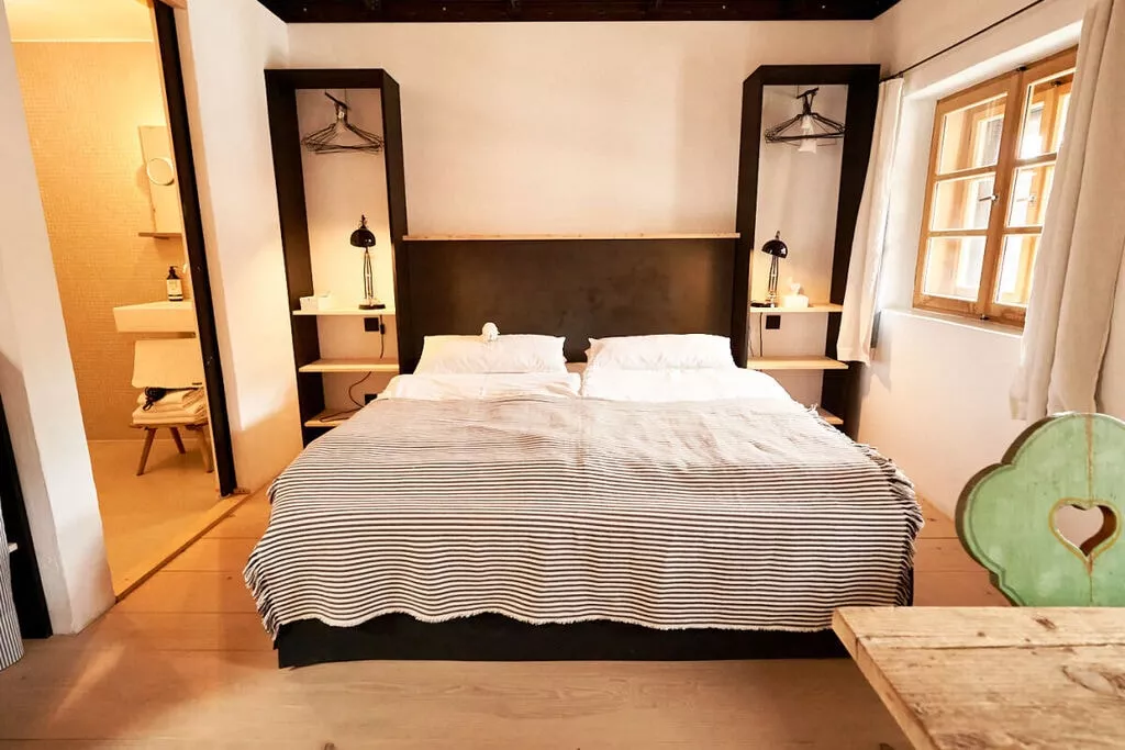239873-Bedroom