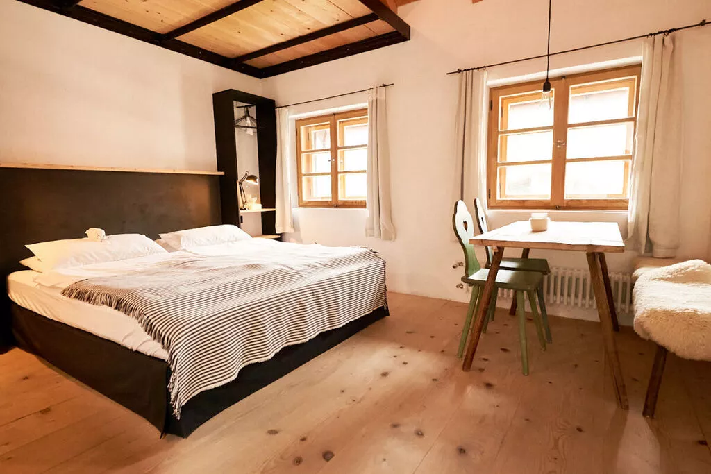 239873-Bedroom