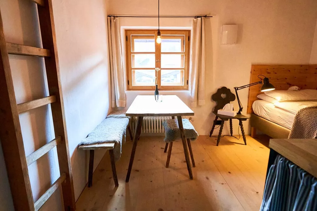 239873-Bedroom
