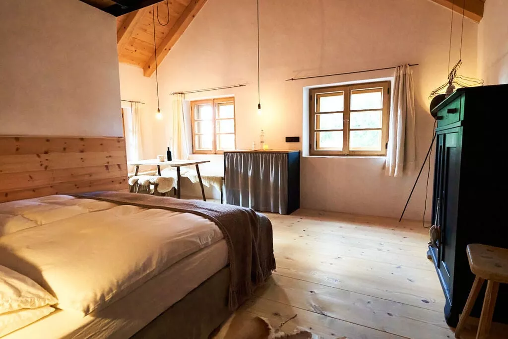 239873-Bedroom