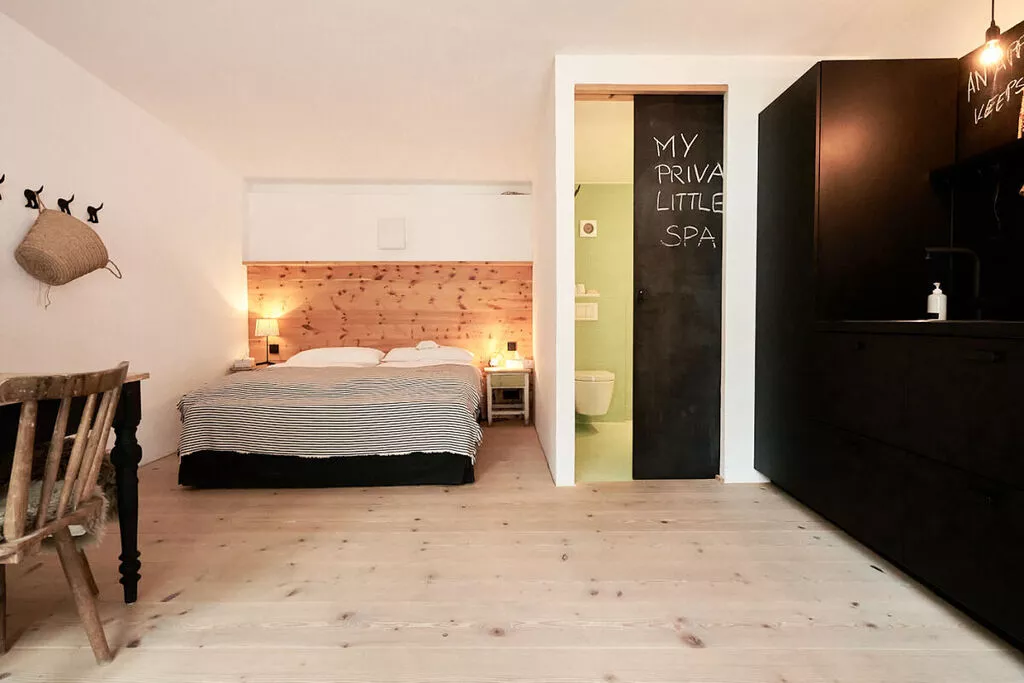 239873-Bedroom