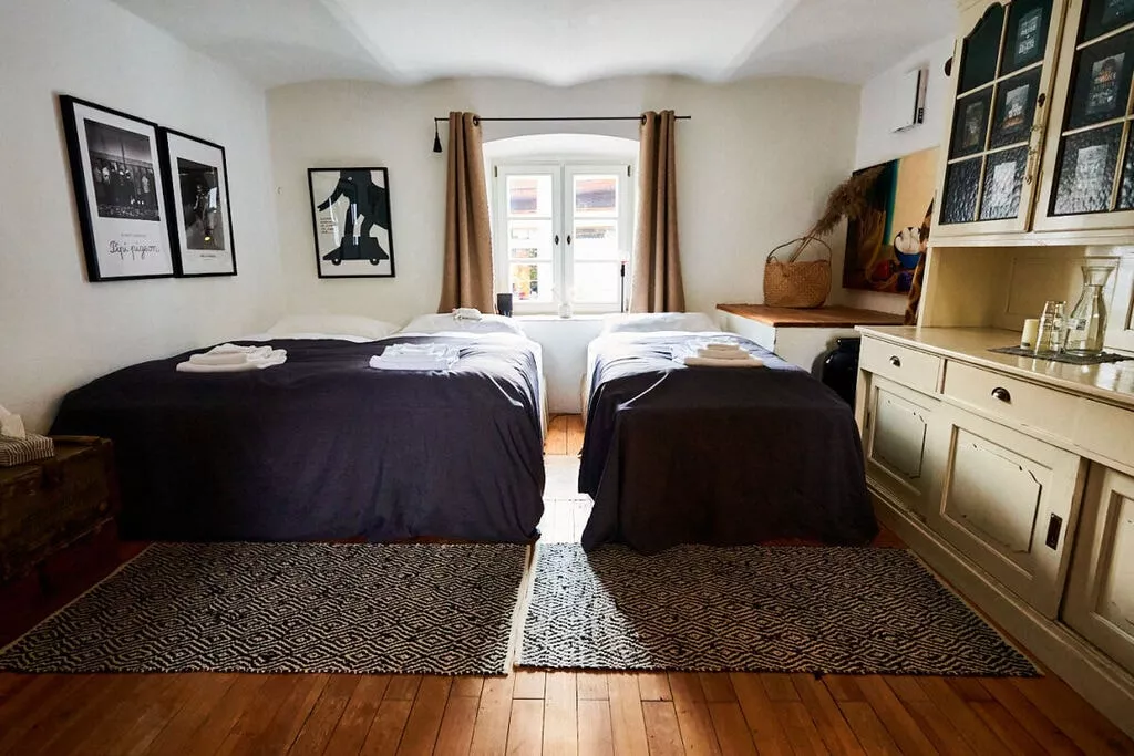 239873-Bedroom