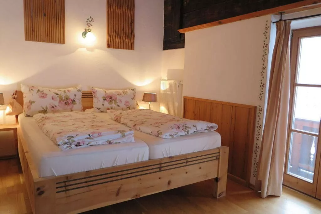 51123-Bedroom