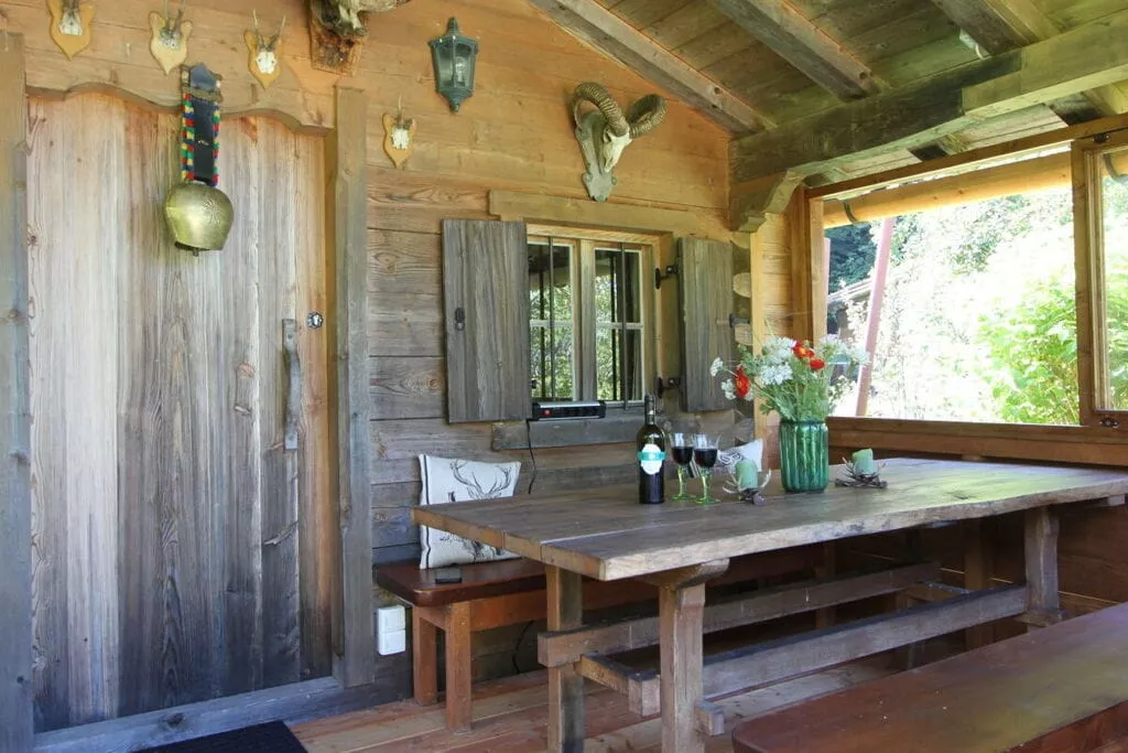322775-Dining room