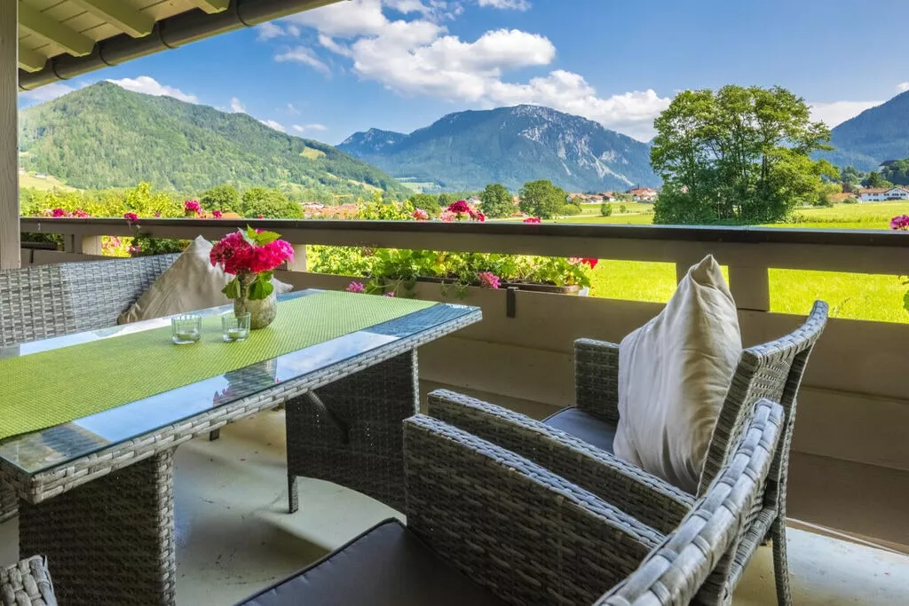 478332-Terrassenbalkon