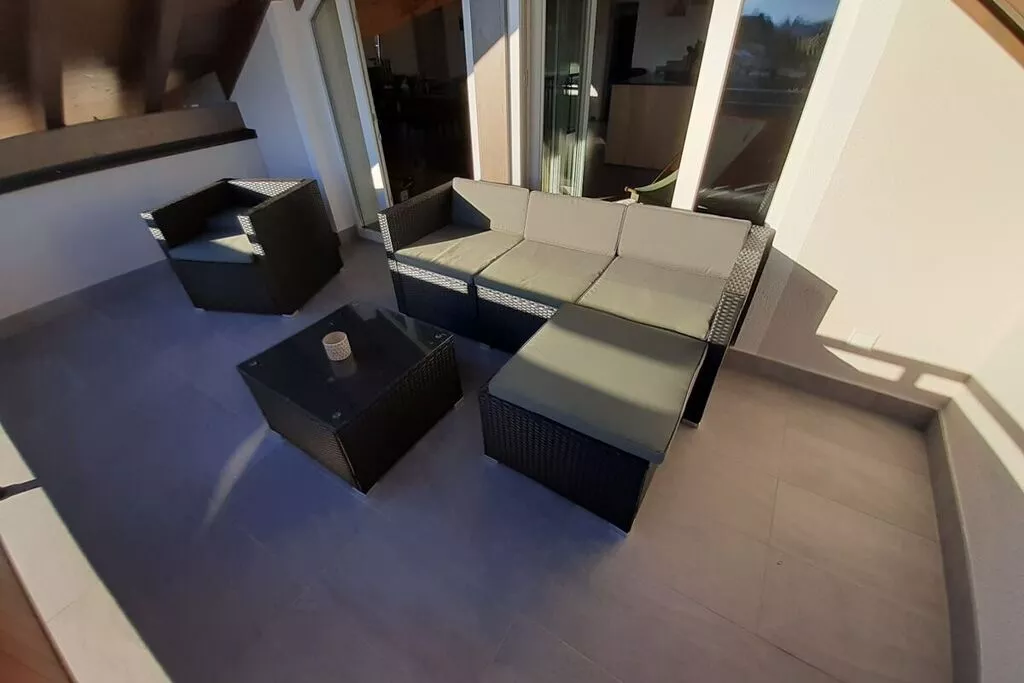 470294-Living room