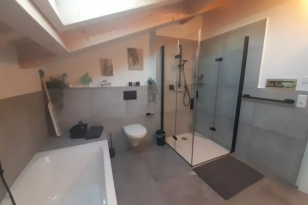 470294-Bathroom