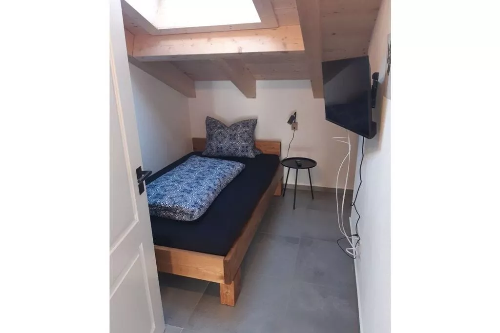 470294-Bedroom