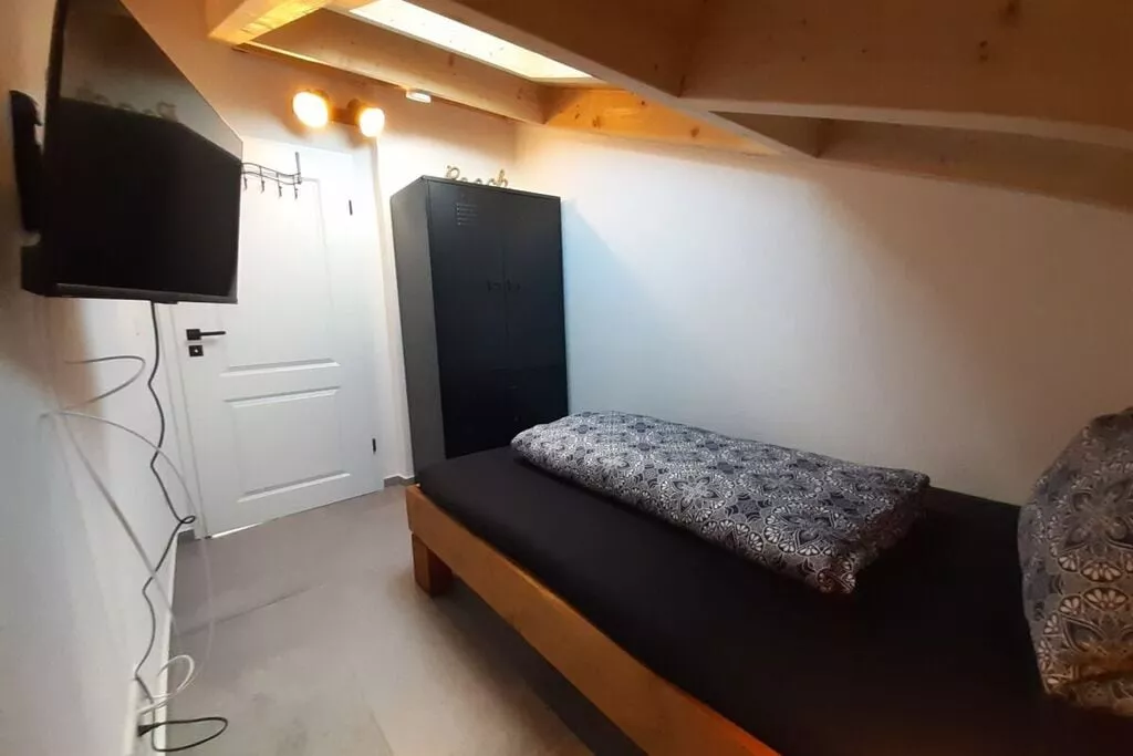 470294-Bedroom