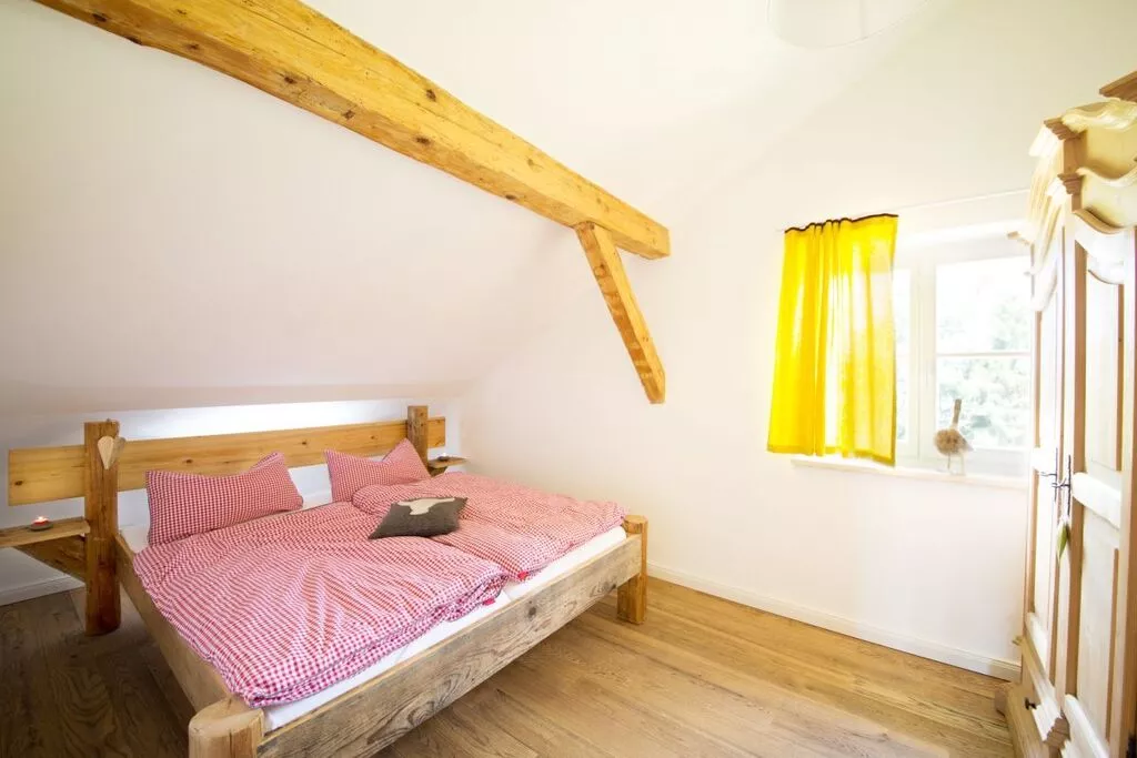 87166-Bedroom