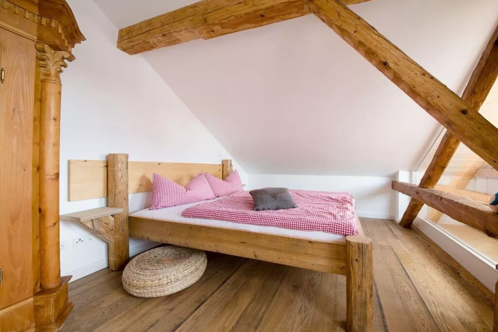 87166-Bedroom