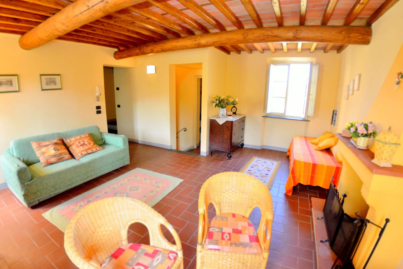 Alda-Living room