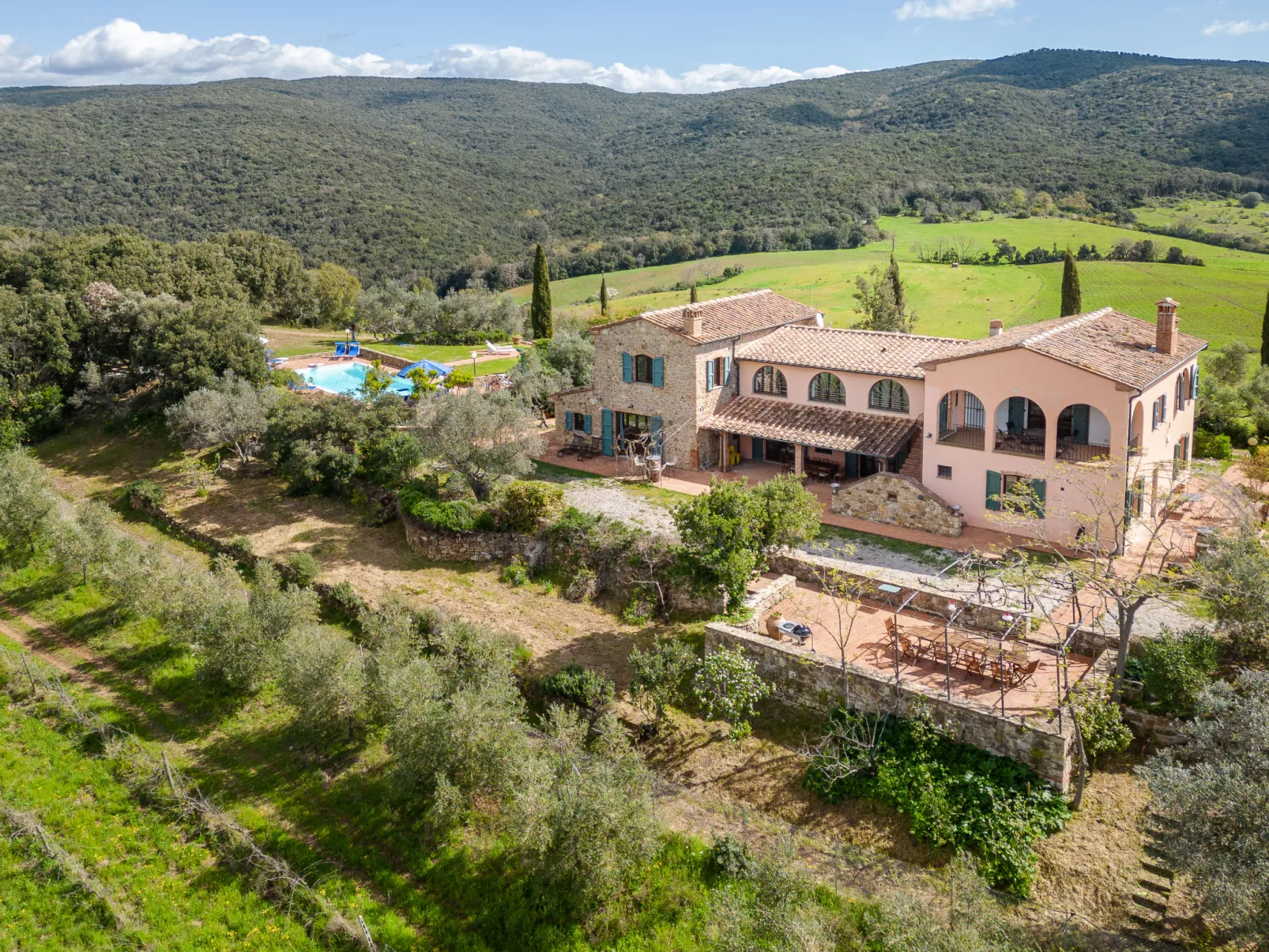 Villa Marsiliana-Outside