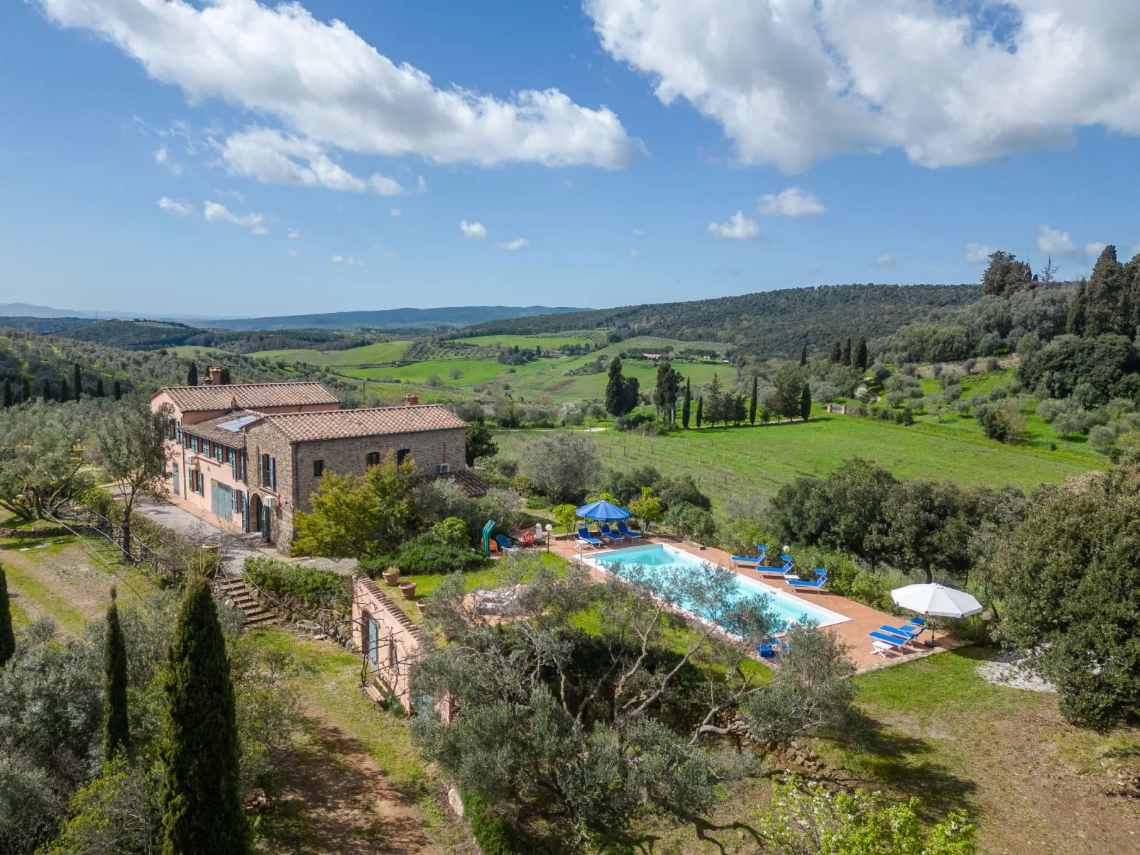 Villa Marsiliana-Outside