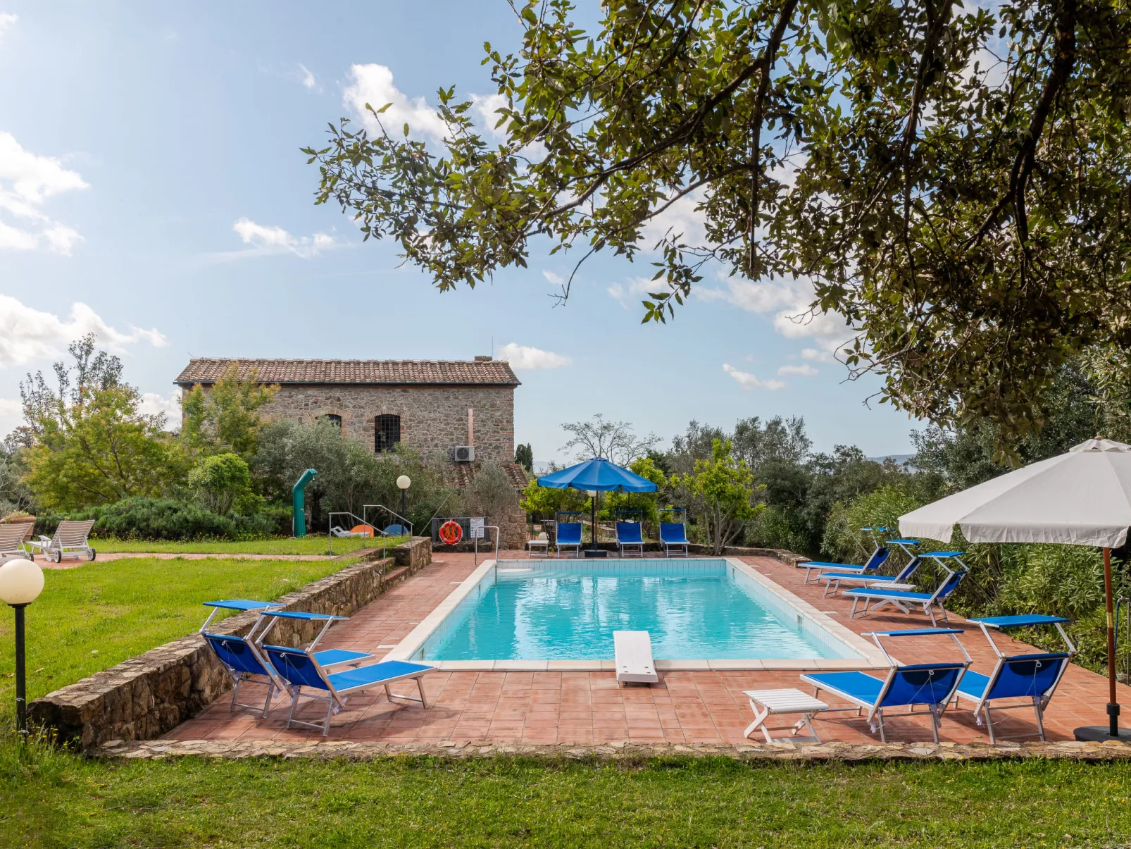 Villa Marsiliana-Outside