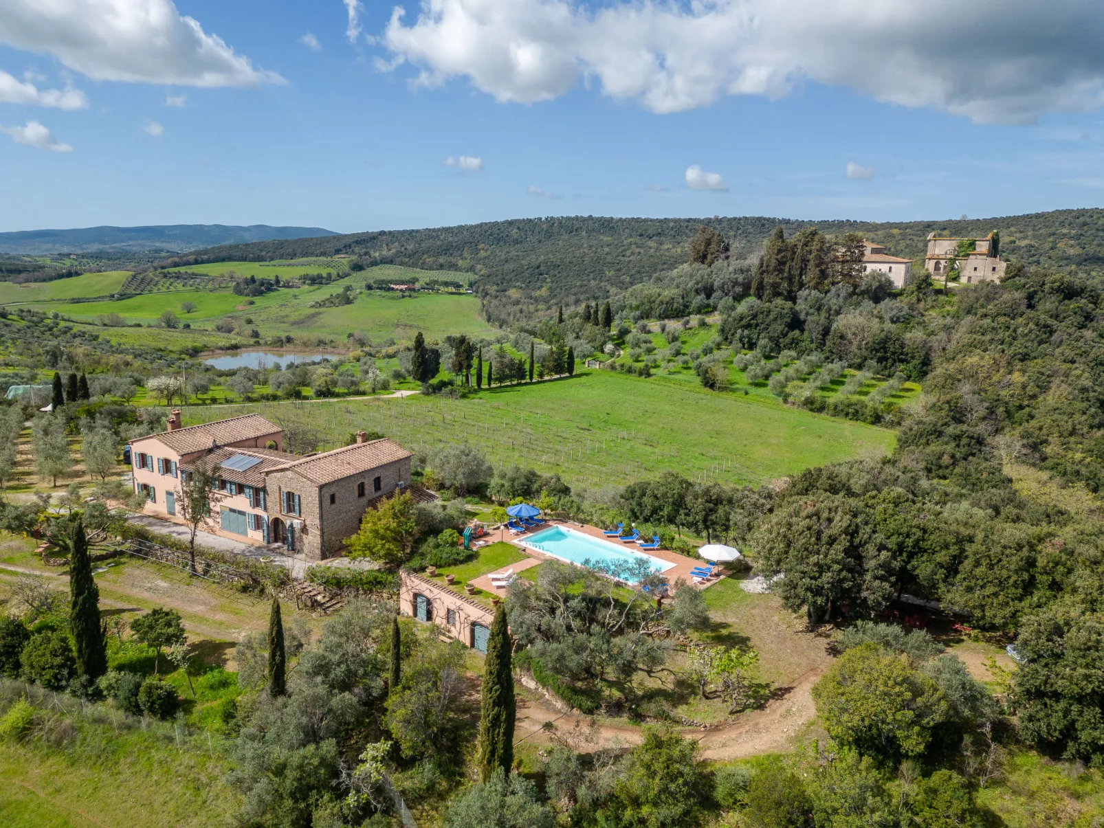 Villa Marsiliana-Outside