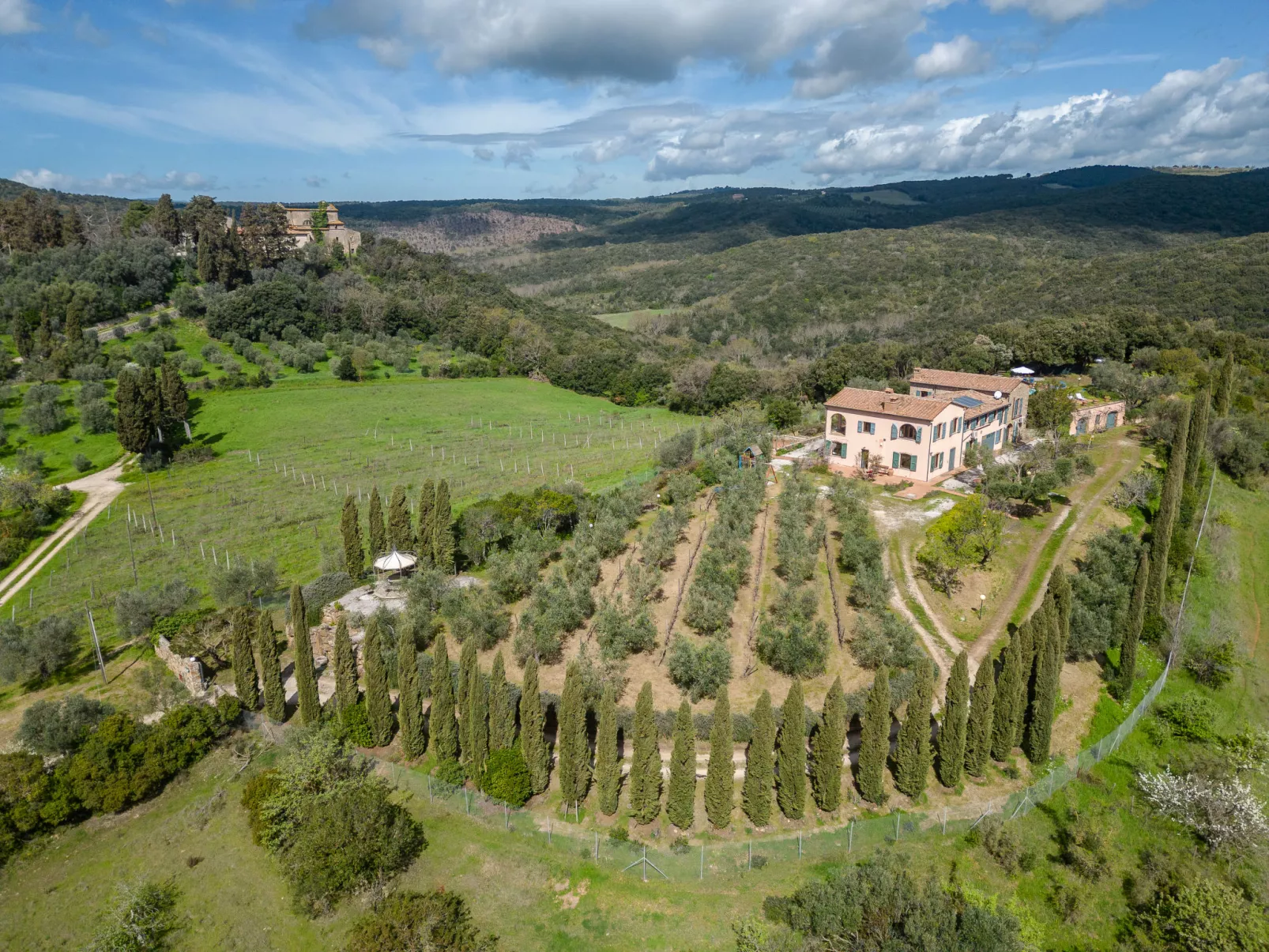 Villa Marsiliana-Outside