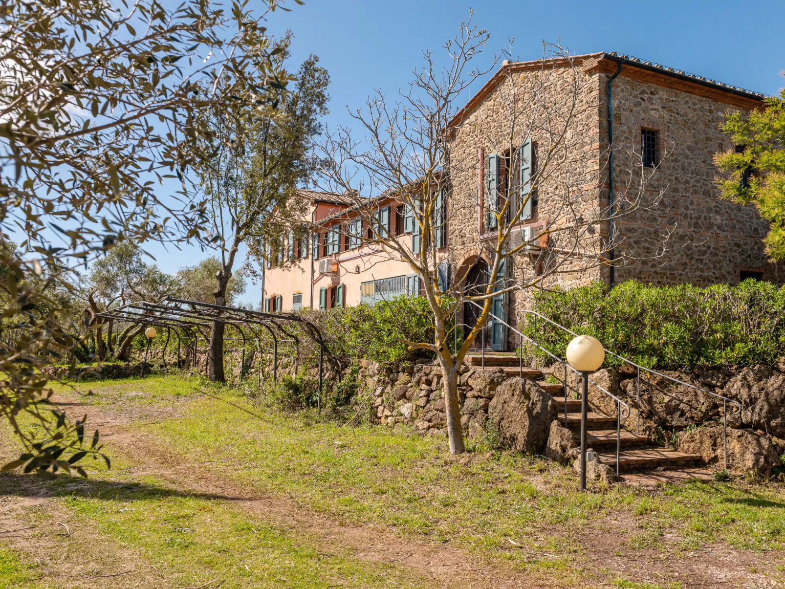 Villa Marsiliana-Outside
