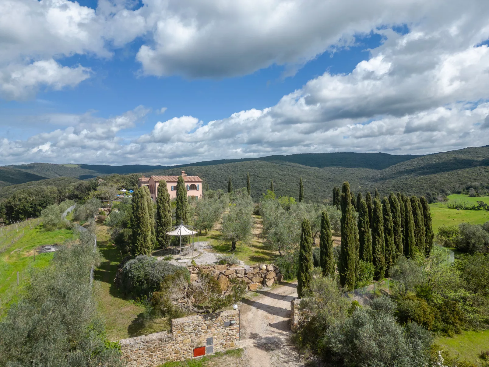 Villa Marsiliana-Outside
