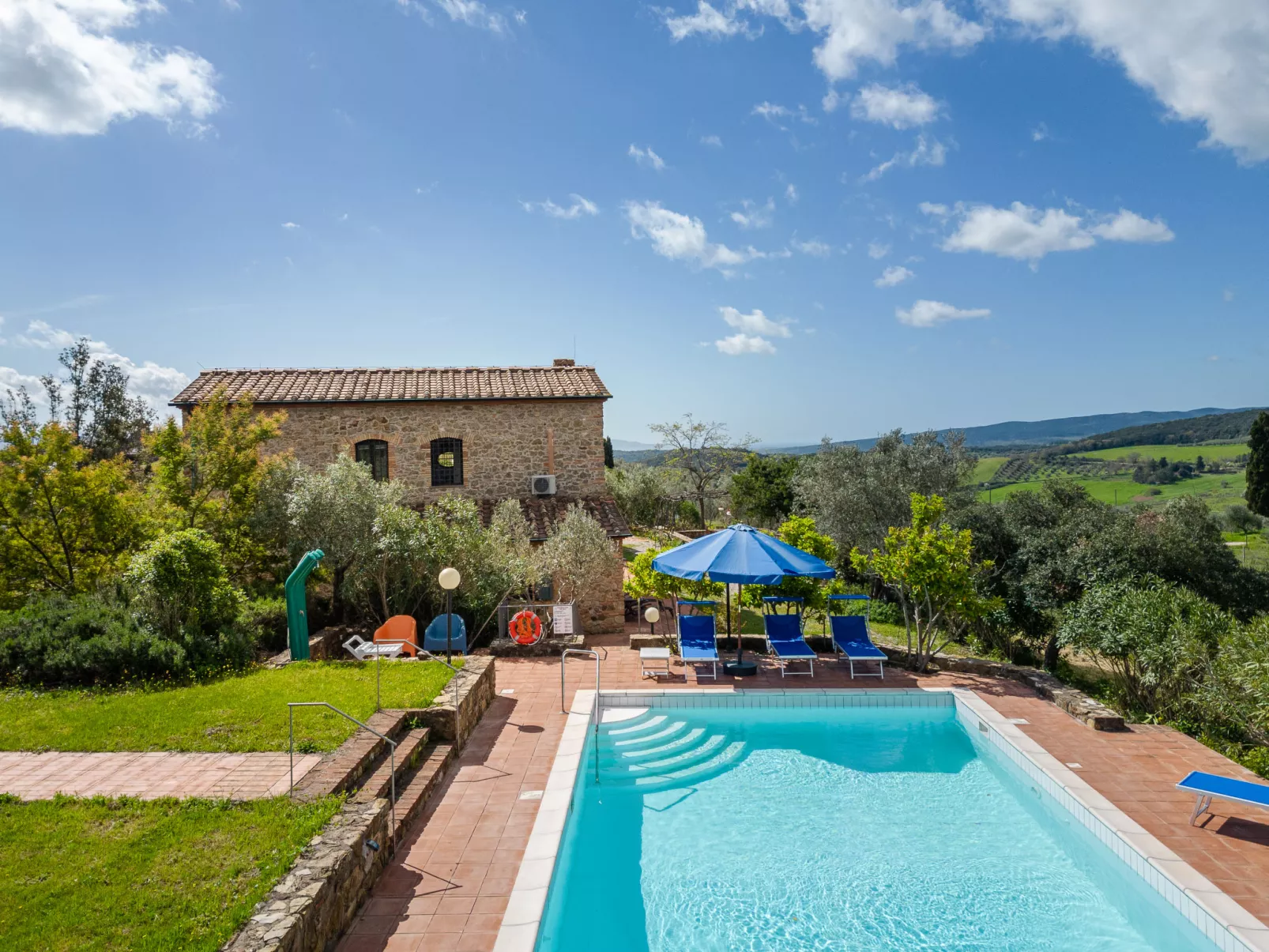 Villa Marsiliana-Outside