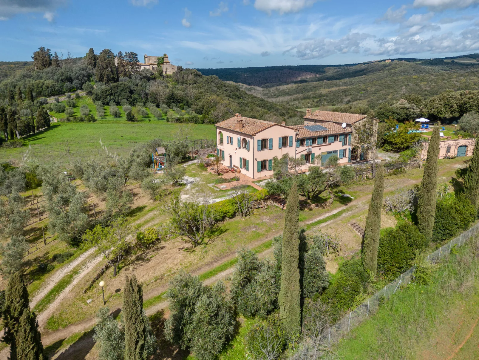 Villa Marsiliana-Outside