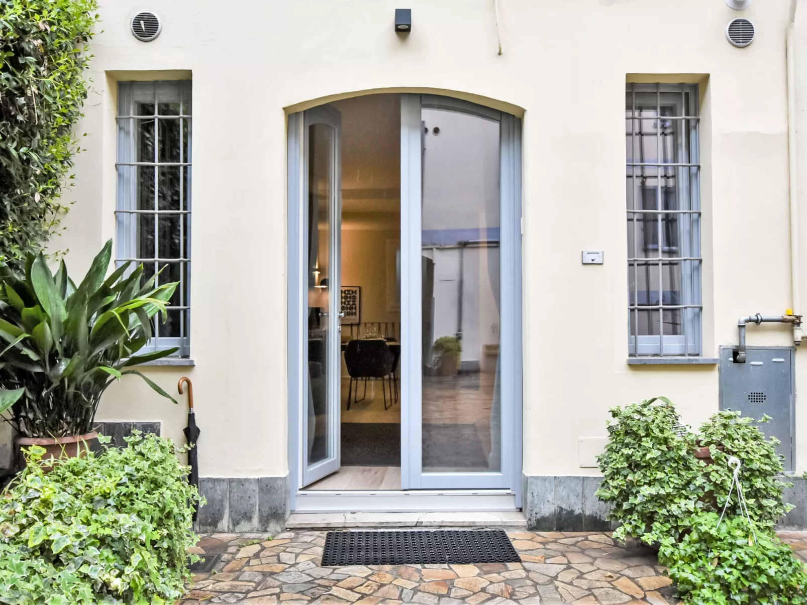 Crocetta Courtyard-Outside