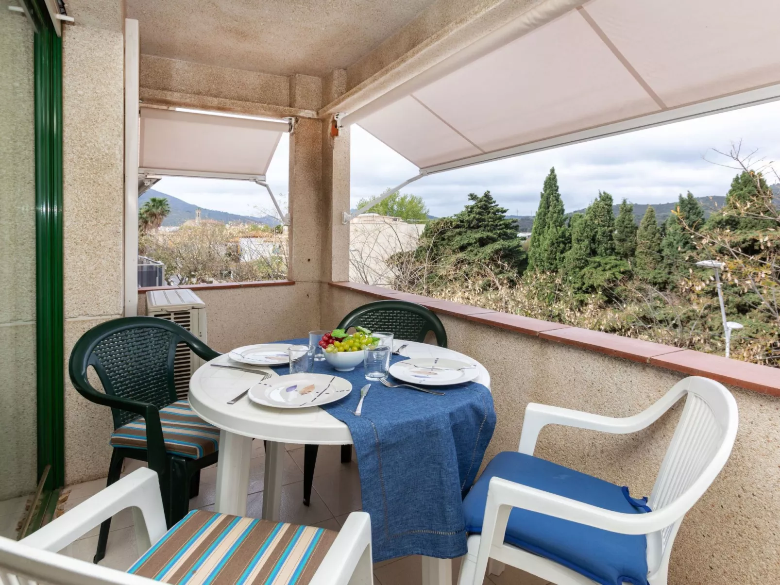 Mediterrani-Outside