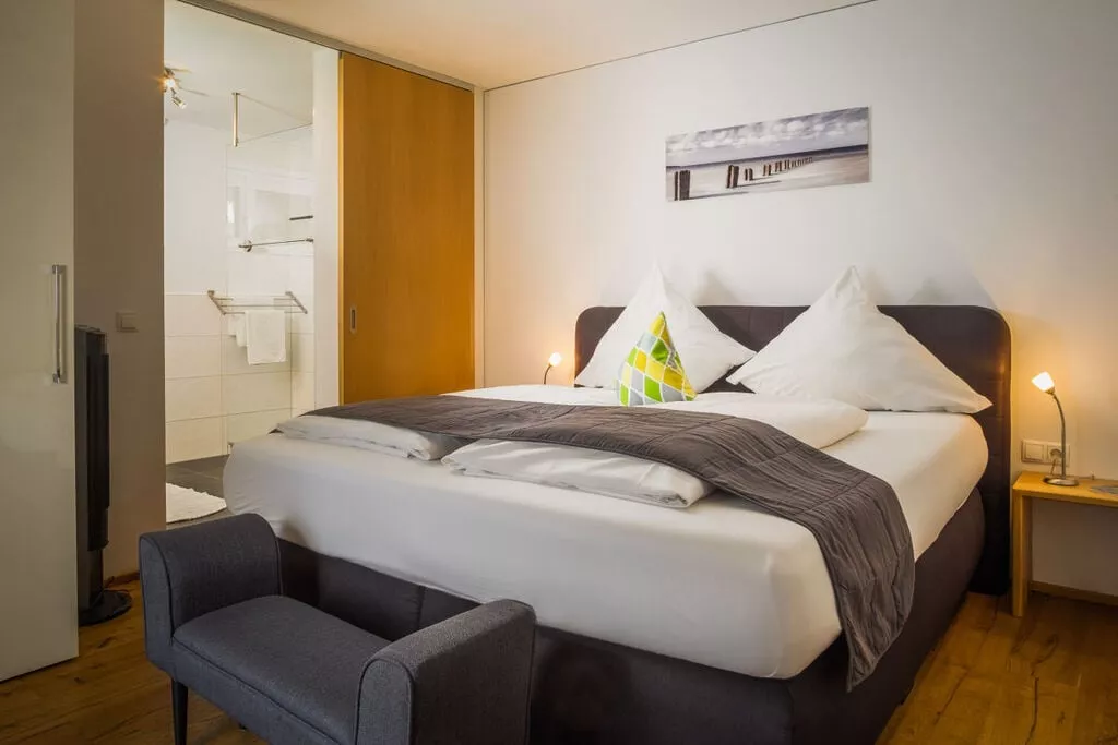 118419-Bedroom