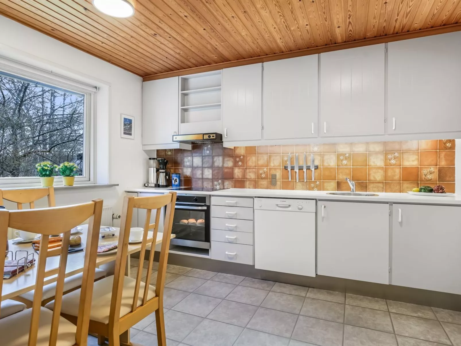 "Ognen" - 1.5km from the sea-Inside