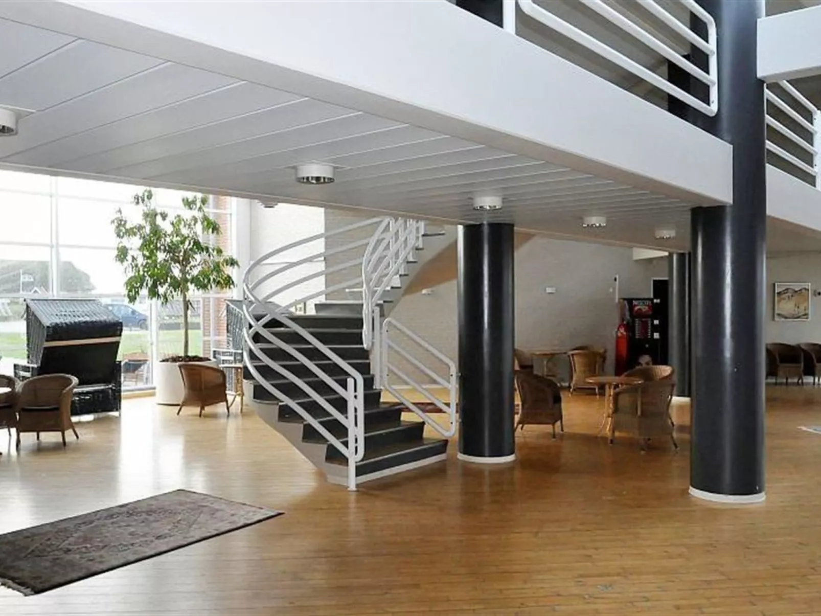 "Akai" - 100m from the sea-Inside