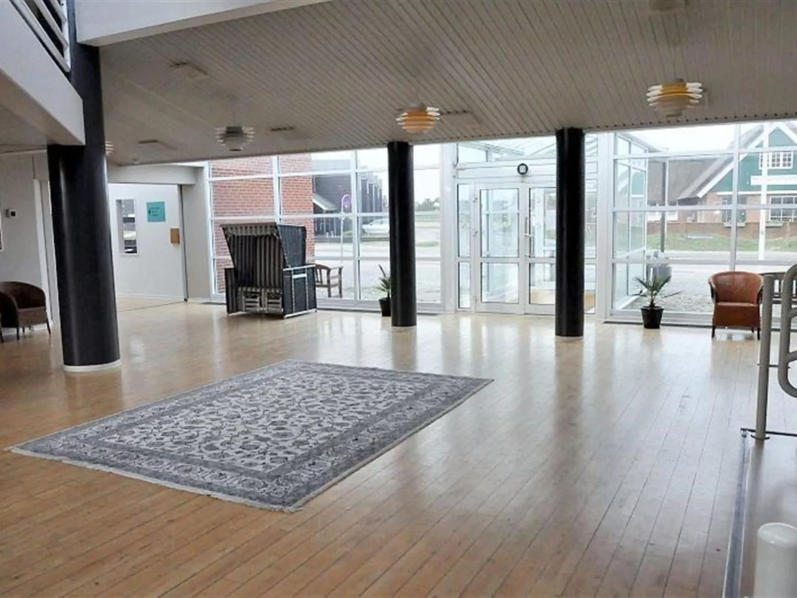 "Akai" - 100m from the sea-Inside