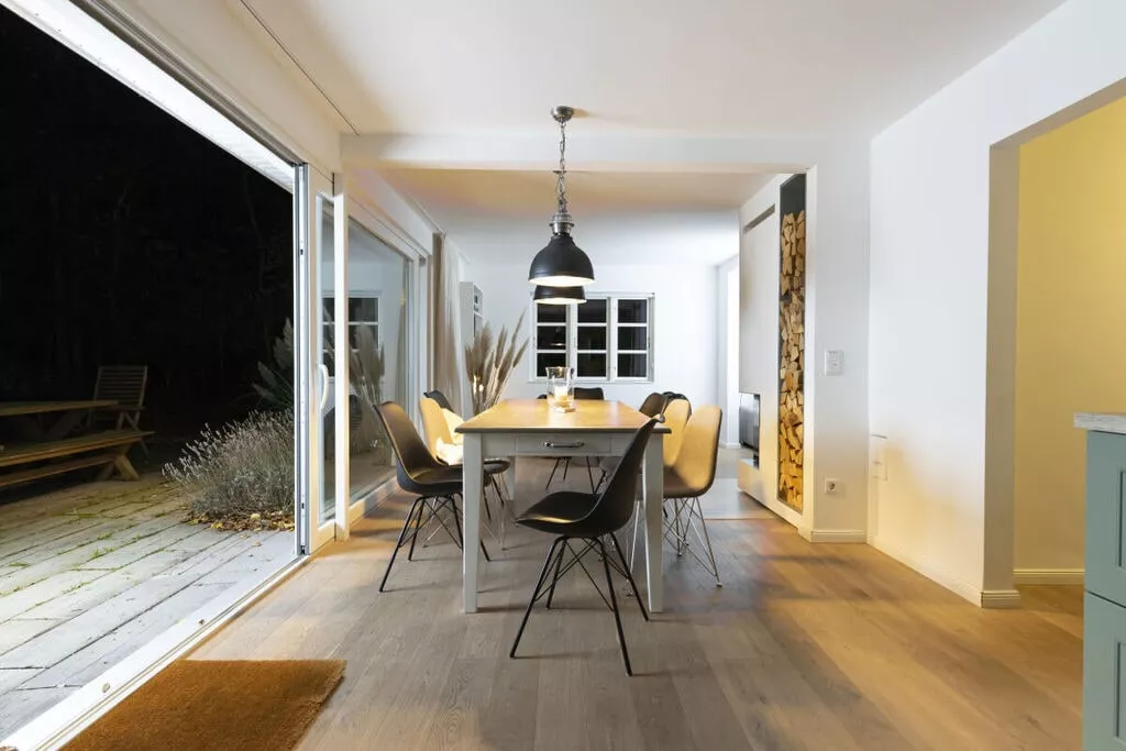 143247-Dining room