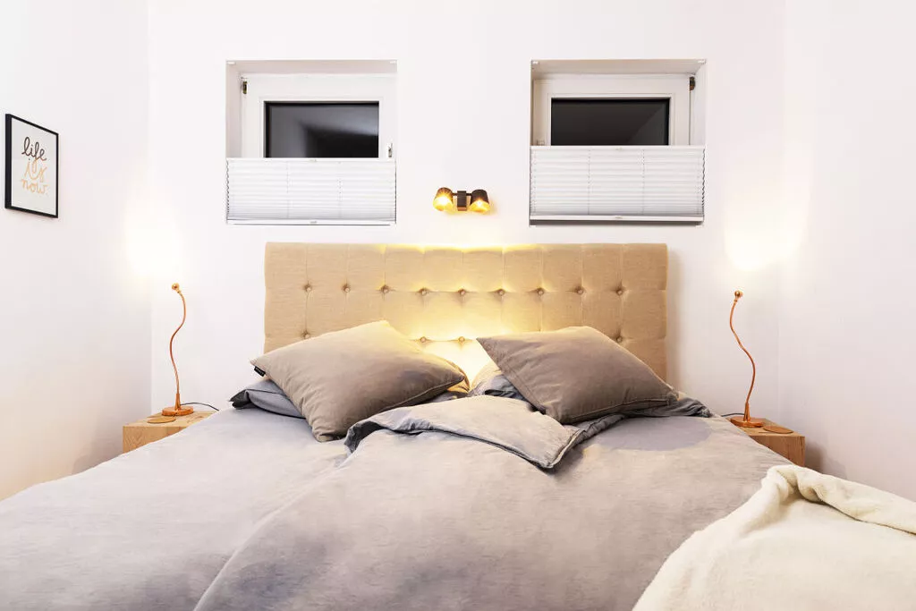 143247-Bedroom