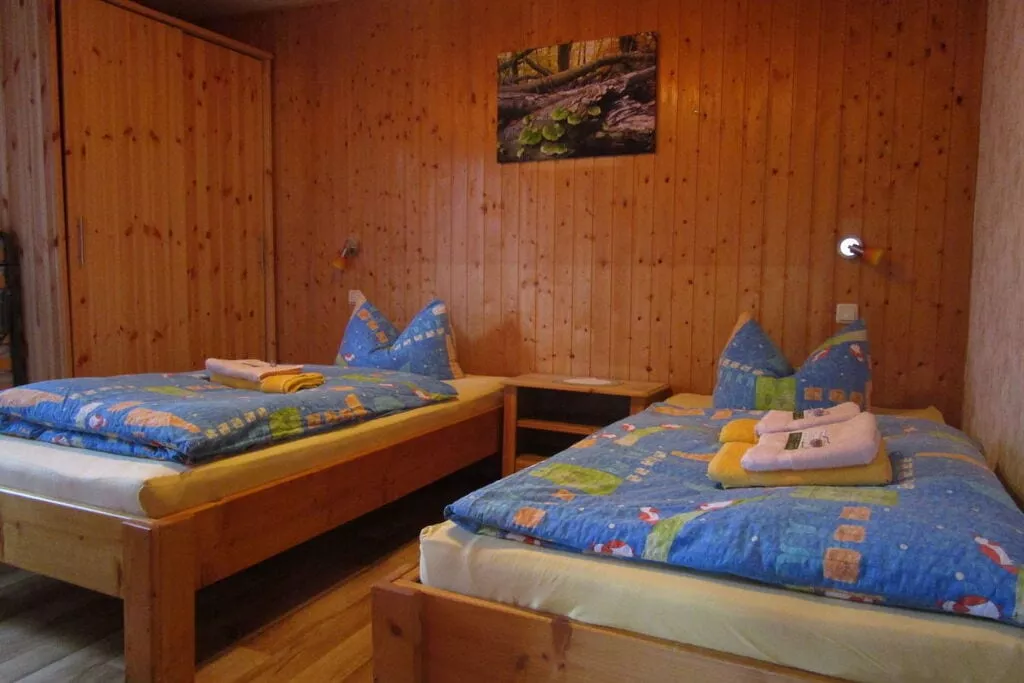 53478-Bedroom