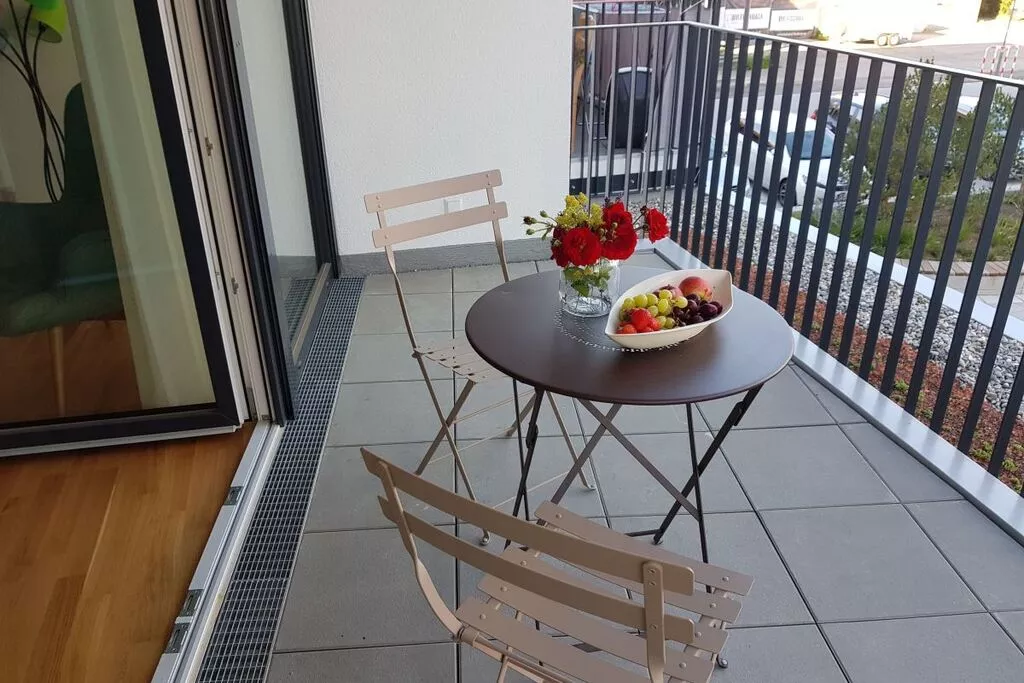 212921-Terrace balcony