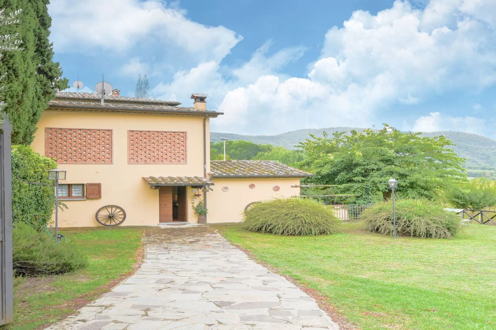 Il Fienile-Exterior summer