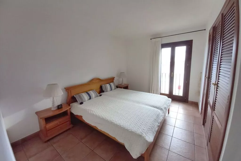 323740-Bedroom