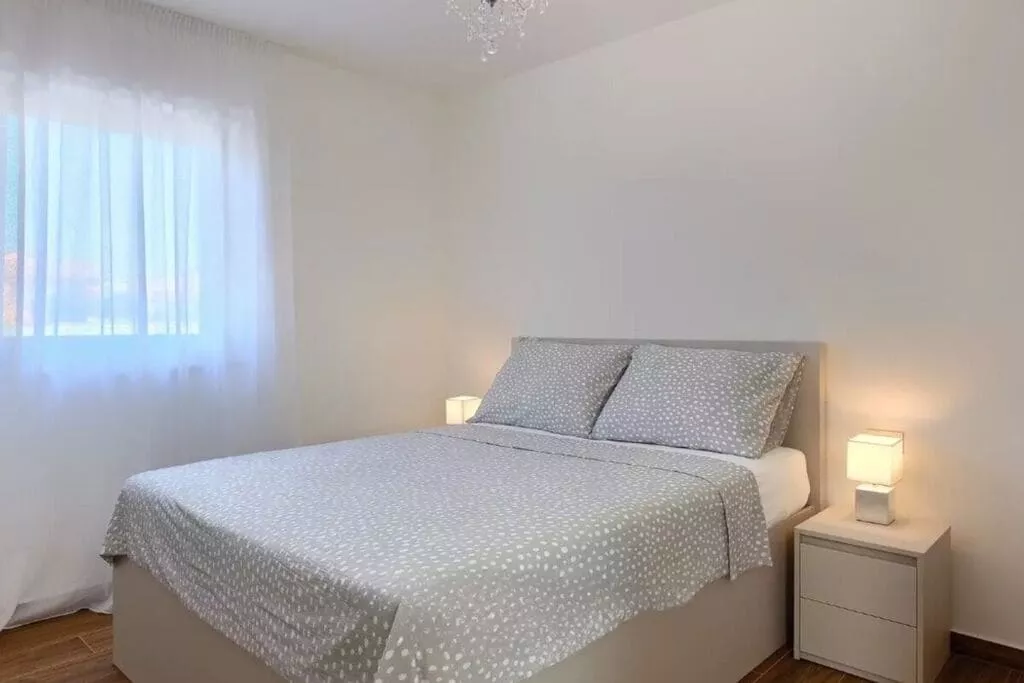 466900-Bedroom