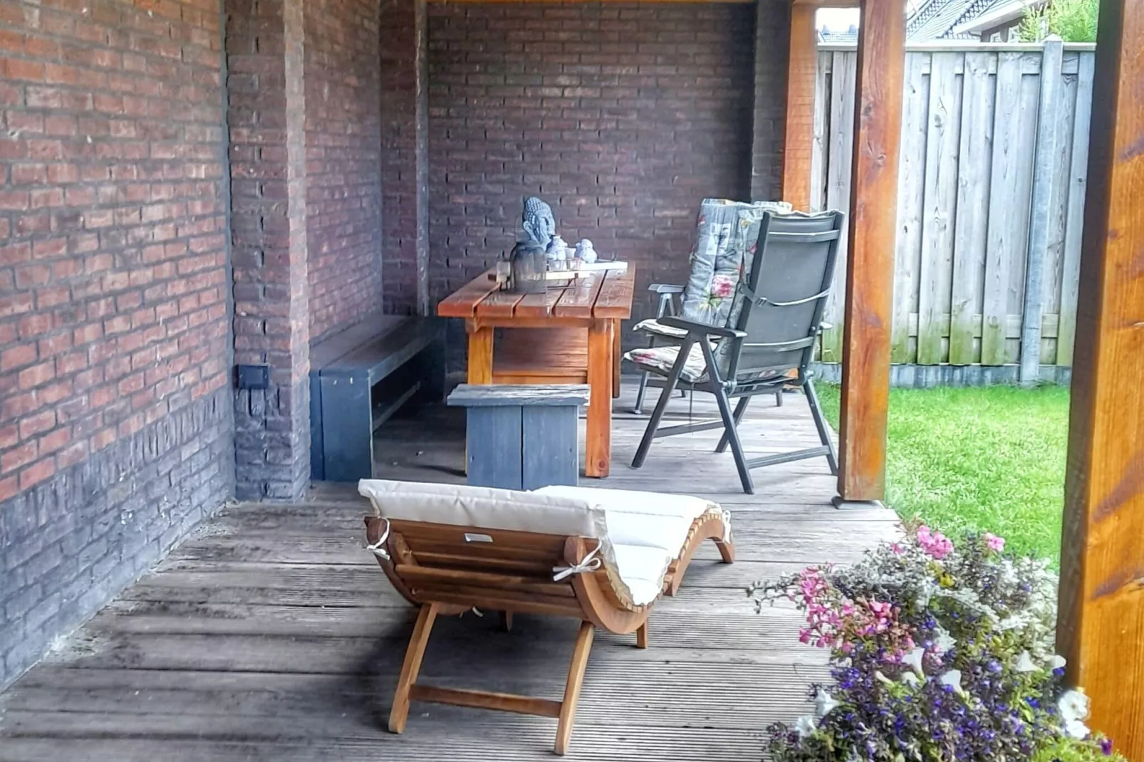 Modern Limmen-Gardens summer