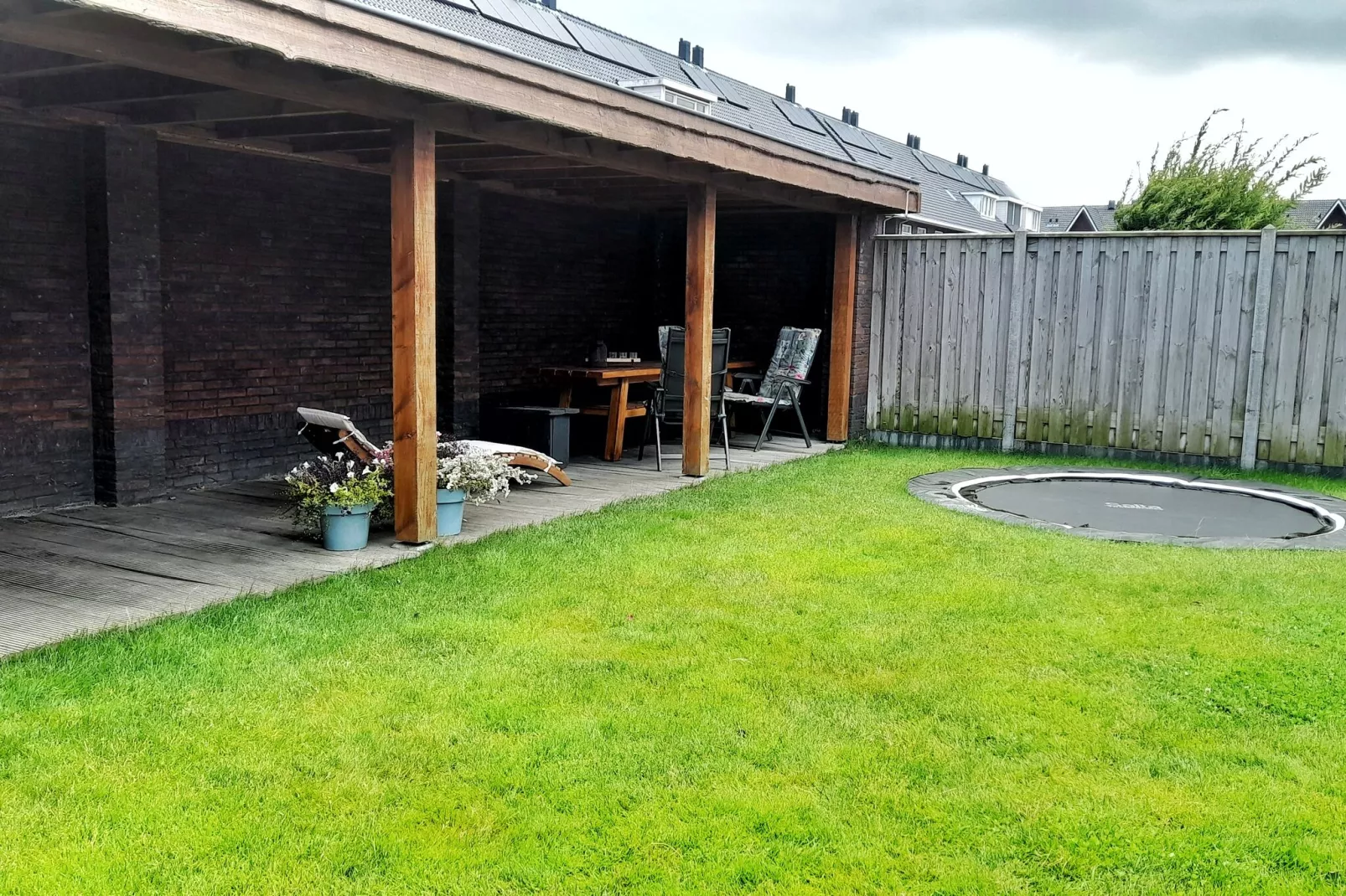 Modern Limmen-Gardens summer