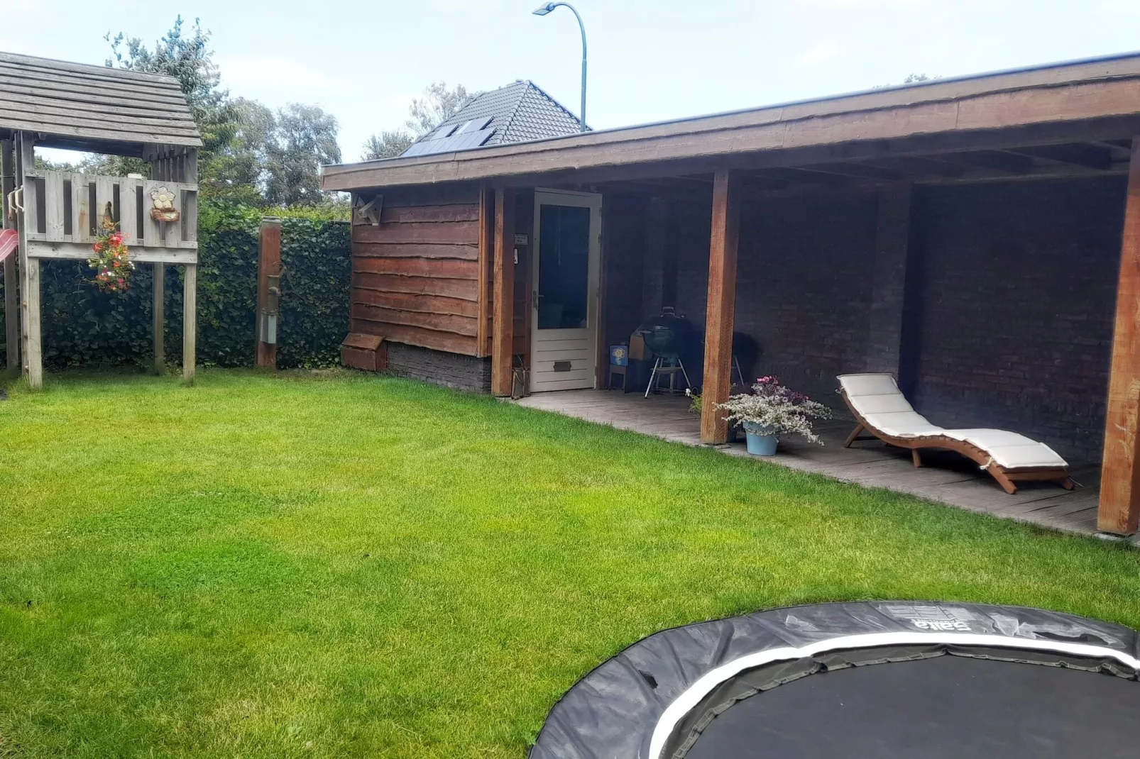 Modern Limmen-Gardens summer