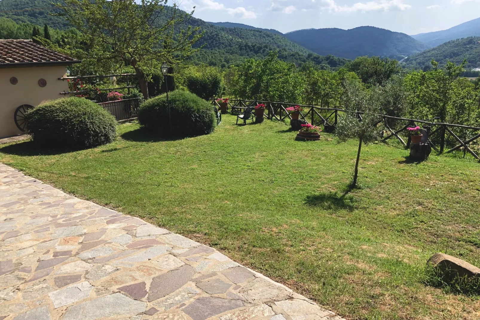 Il Fienile-Gardens summer