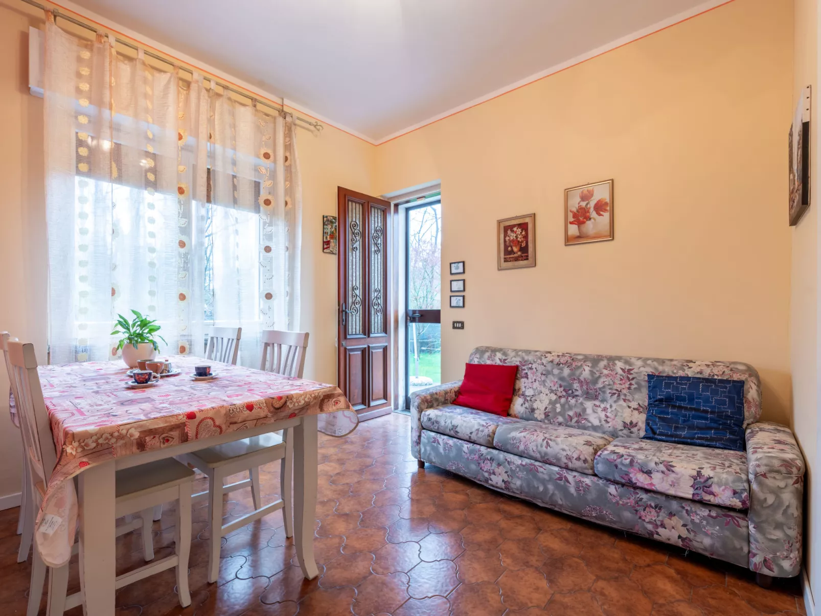 Casa dei fiori-Inside