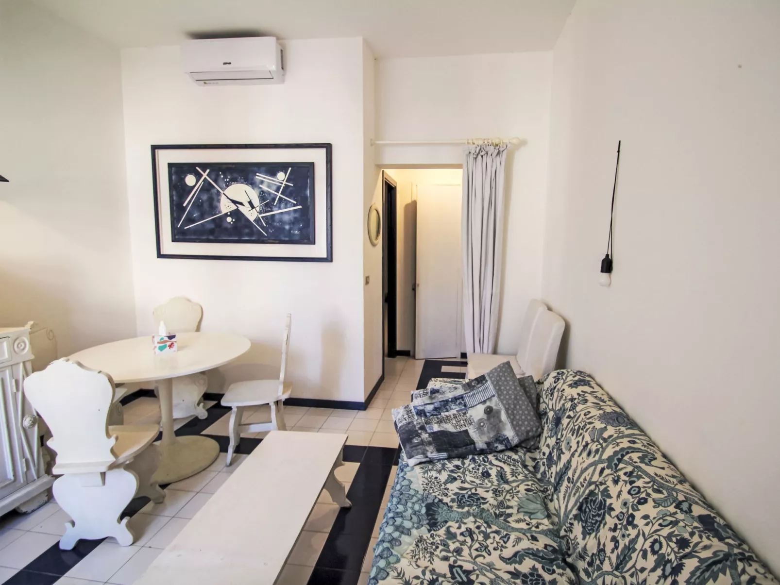 Apt 3-Dedans