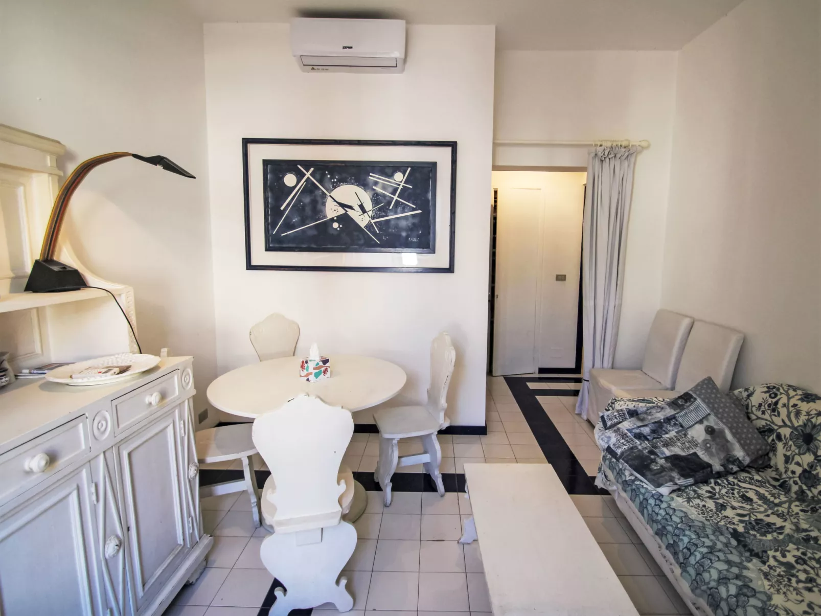 Apt 3-Dedans