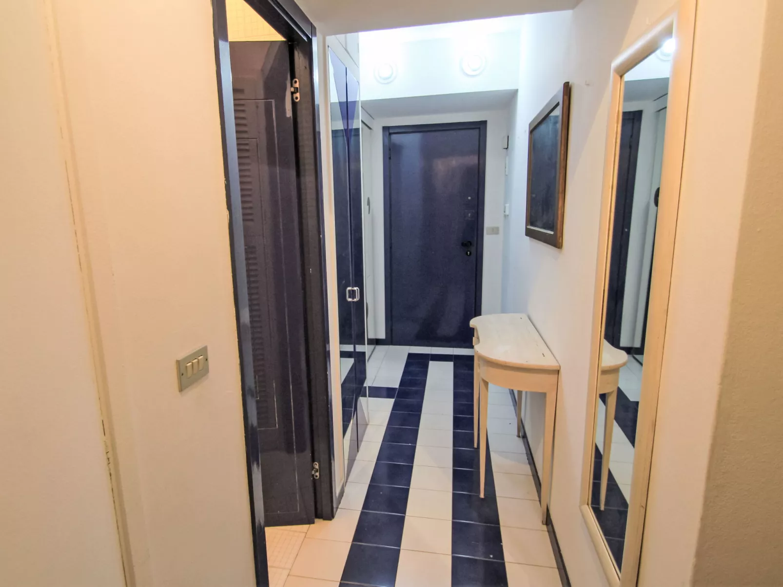 Apt 3-Dedans